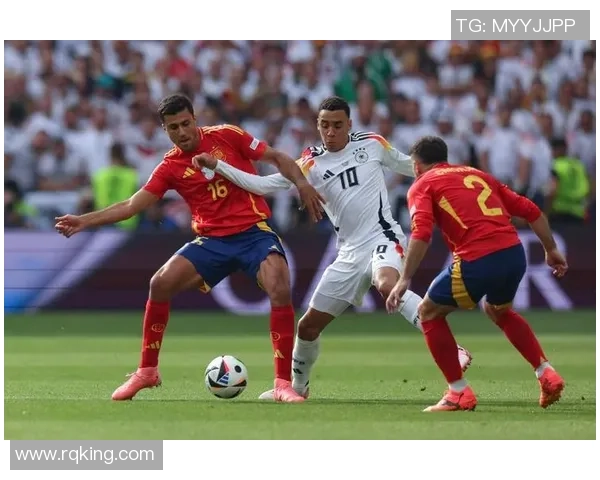 球场上的时尚风向标足球明星们的球鞋购买之道与潮流探索